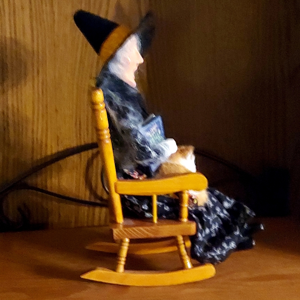 Byer's Choice Rocking Chair Witch - Picture 4 of 10